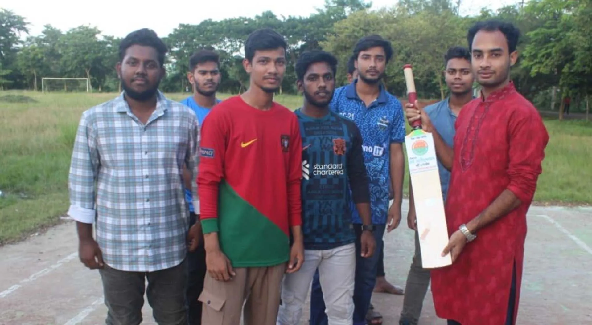 টিউশনের উপার্জিত টাকা দিয়ে ক্রীড়া সরঞ্জাম  দিলেন ববির ছাত্রদল নেতা